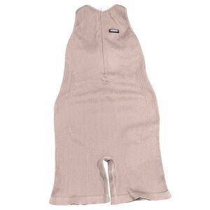 Vanquish Fitness Ribbed Size Medium Mauve Back Keyhole Zip Front Body Suit NWOT